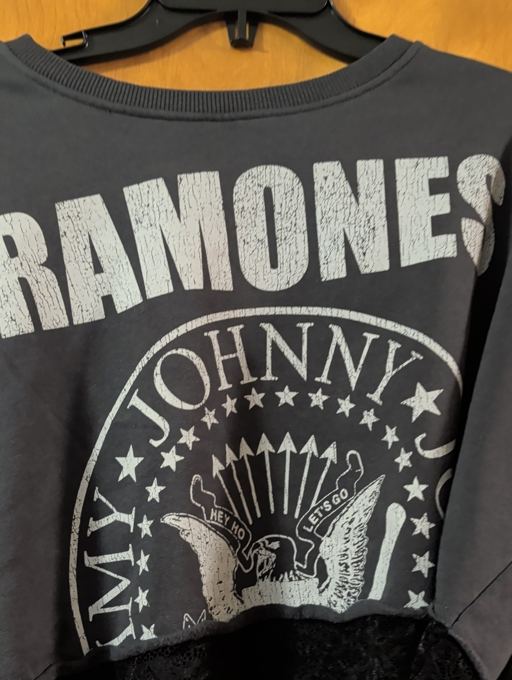 Ramones Cropped Charcoal Gray 🩶 Crew Neck Sweatshirt - Picture 3 of 6